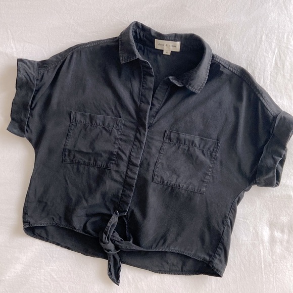 ANTHROPOLOGIE Cloth & Stone Tie Front Button Down in Black | Size XS - Picture 2 of 9